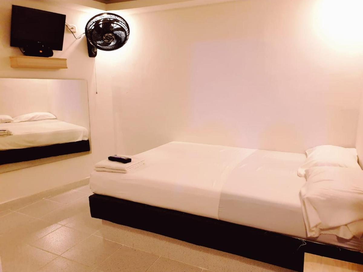 اباغويه Hotel Motel Love المظهر الخارجي الصورة